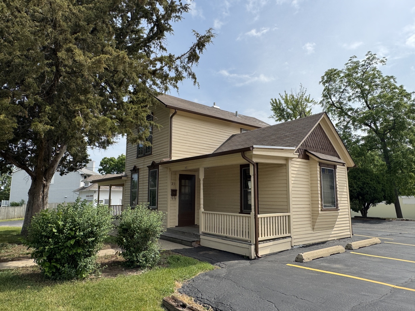 6-21 North 9th Street St. Charles, IL 60174 - Photo 19 of 23 a front view of a house with a garden and plants