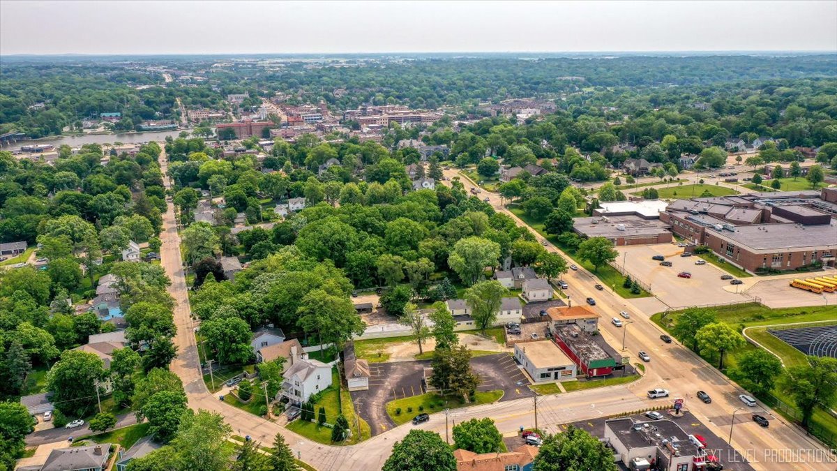 6-21 North 9th Street St. Charles, IL 60174 - Photo 6 of 23 a view of a city