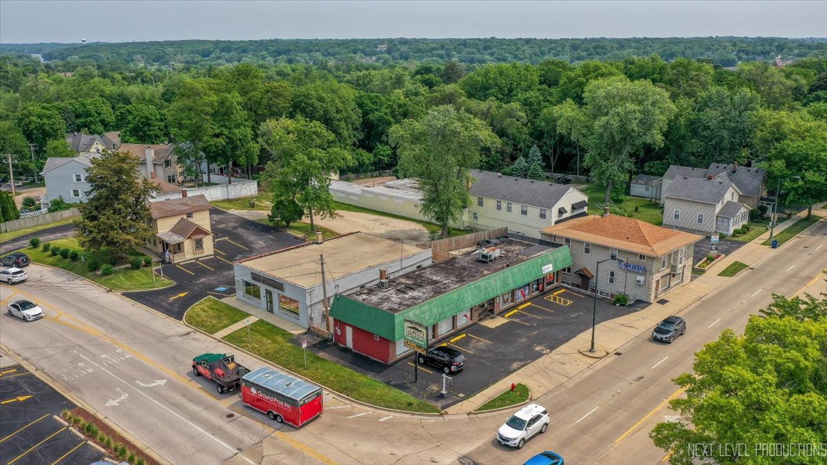 6-21 North 9th Street St. Charles, IL 60174 - Photo 10 of 23 an aerial view of a chairs and table in the backyard