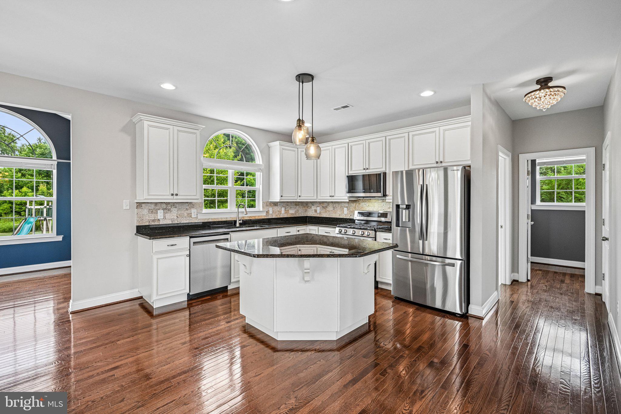 440 Elizabeth Way Hatfield, PA 19440 - Photo 11 of 60 Bright and modern kitchen oasis.
