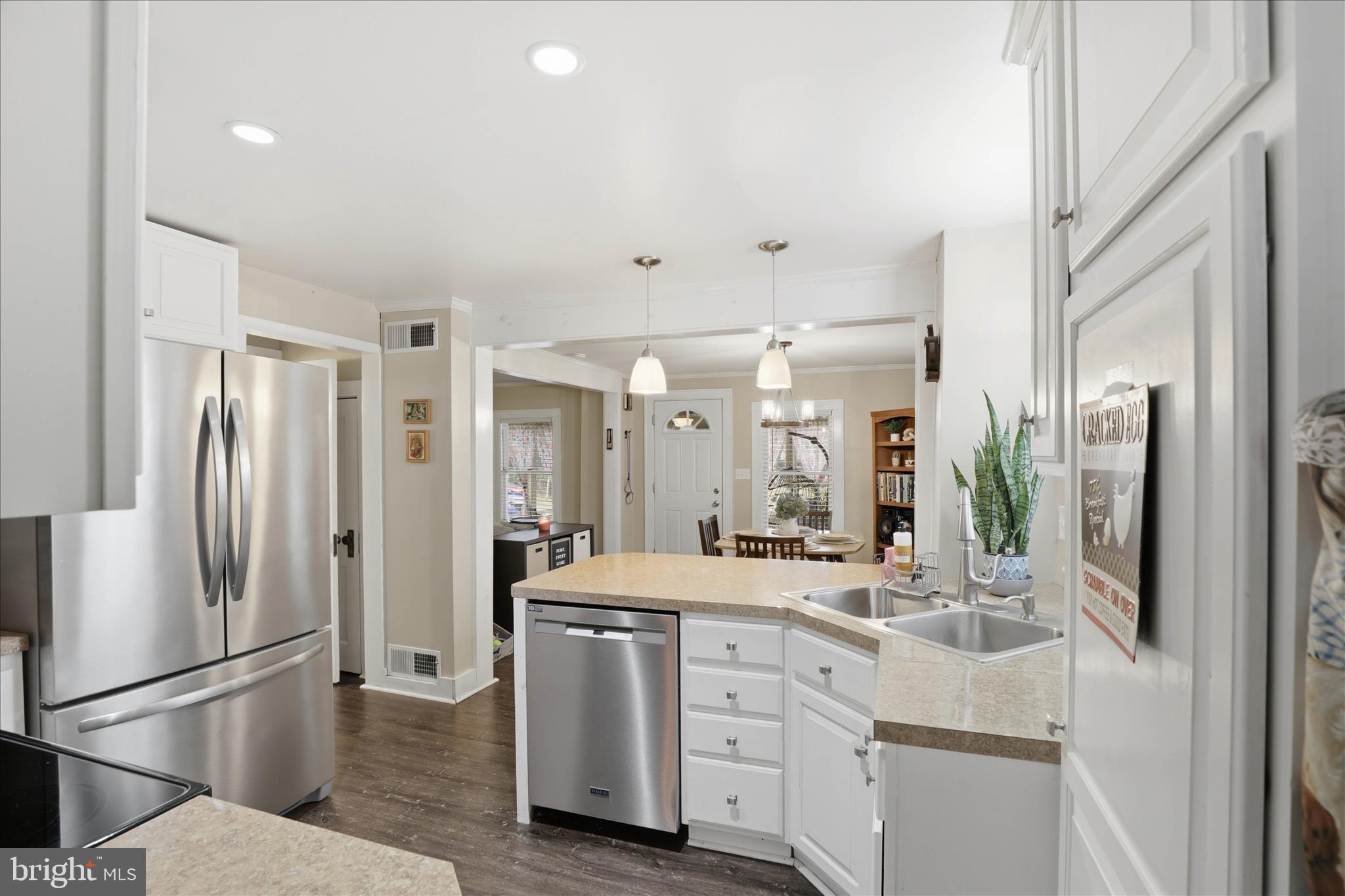 433 Elwyn Terrace Manheim, PA 17545 - Photo 17 of 39 ALL kitchen appliances are staying!