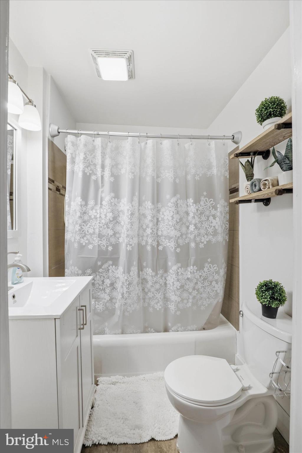 433 Elwyn Terrace Manheim, PA 17545 - Photo 18 of 39 Bath