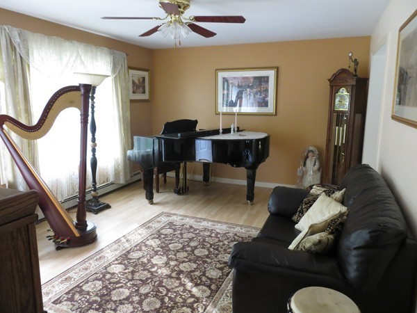 142 Ragged Hill Road Hubbardston, MA 01452 - Photo 3 of 25 Gallery Image 3