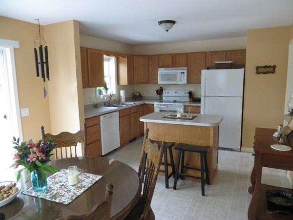 142 Ragged Hill Road Hubbardston, MA 01452 - Photo 4 of 25 Gallery Image 4