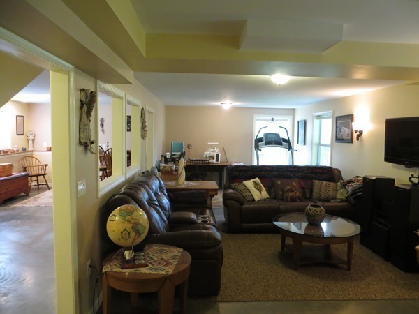 142 Ragged Hill Road Hubbardston, MA 01452 - Photo 9 of 25 Gallery Image 9