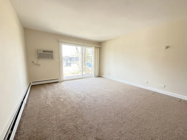 $1,625 | 915 Westmoreland Drive, Unit 9, Vernon Hills, IL 60061