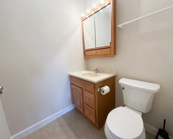 $1,625 | 915 Westmoreland Drive, Unit 9, Vernon Hills, IL 60061