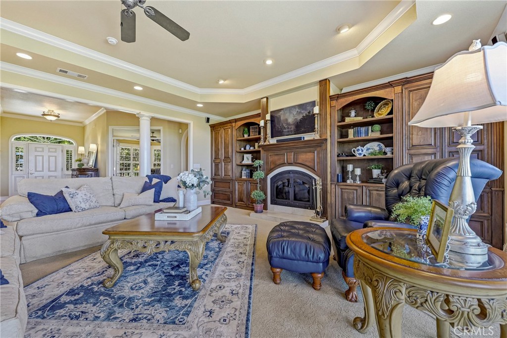 11126 Livingston Cressey Road Livingston, CA 95334 - Photo 21 of 75 Large family with fireplace and built in cabinets