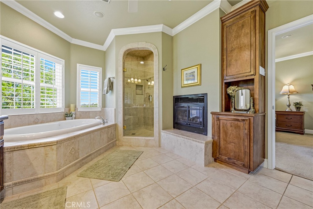 11126 Livingston Cressey Road Livingston, CA 95334 - Photo 32 of 75 Master jetted tub with large walk in shower with three shower heads