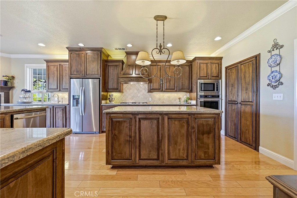 11126 Livingston Cressey Road Livingston, CA 95334 - Photo 34 of 75 Kitchen island