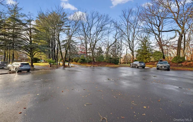 $1,349,000 | 4 Penn Court, Dix Hills, NY 11746