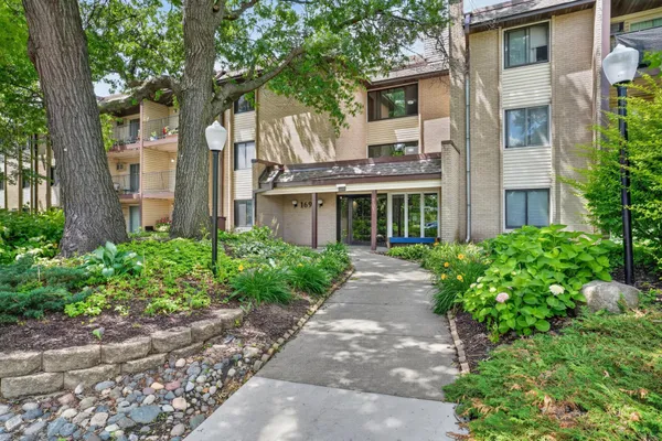 $140,000 | 1690 Highway 36, Unit 320, St. Paul, MN 55113