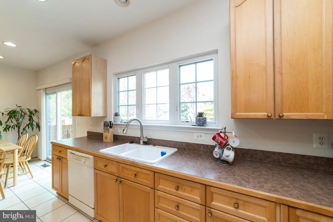2944 Edgelea Road Vienna, VA 22181 - Photo 20 of 57