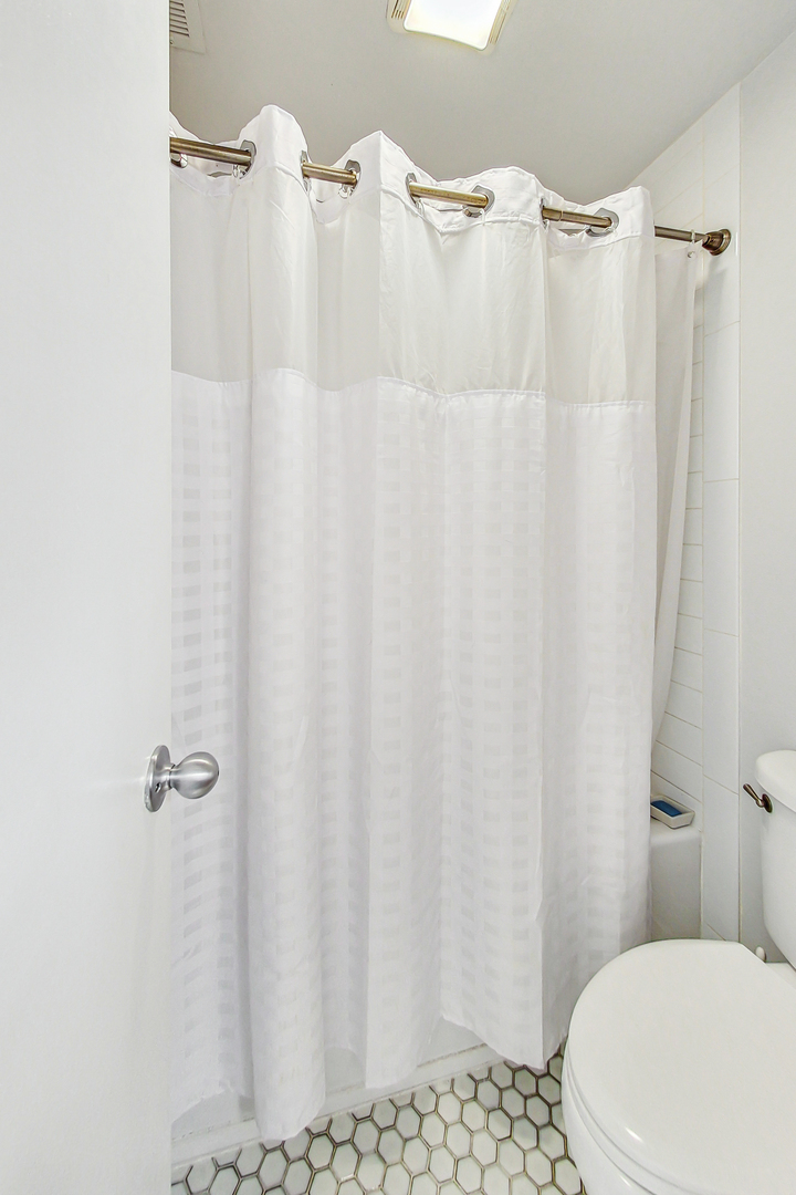 1733 West Irving Park Road, Unit 217 Chicago, IL 60613 - Photo 8 of 26 Gallery Image 8