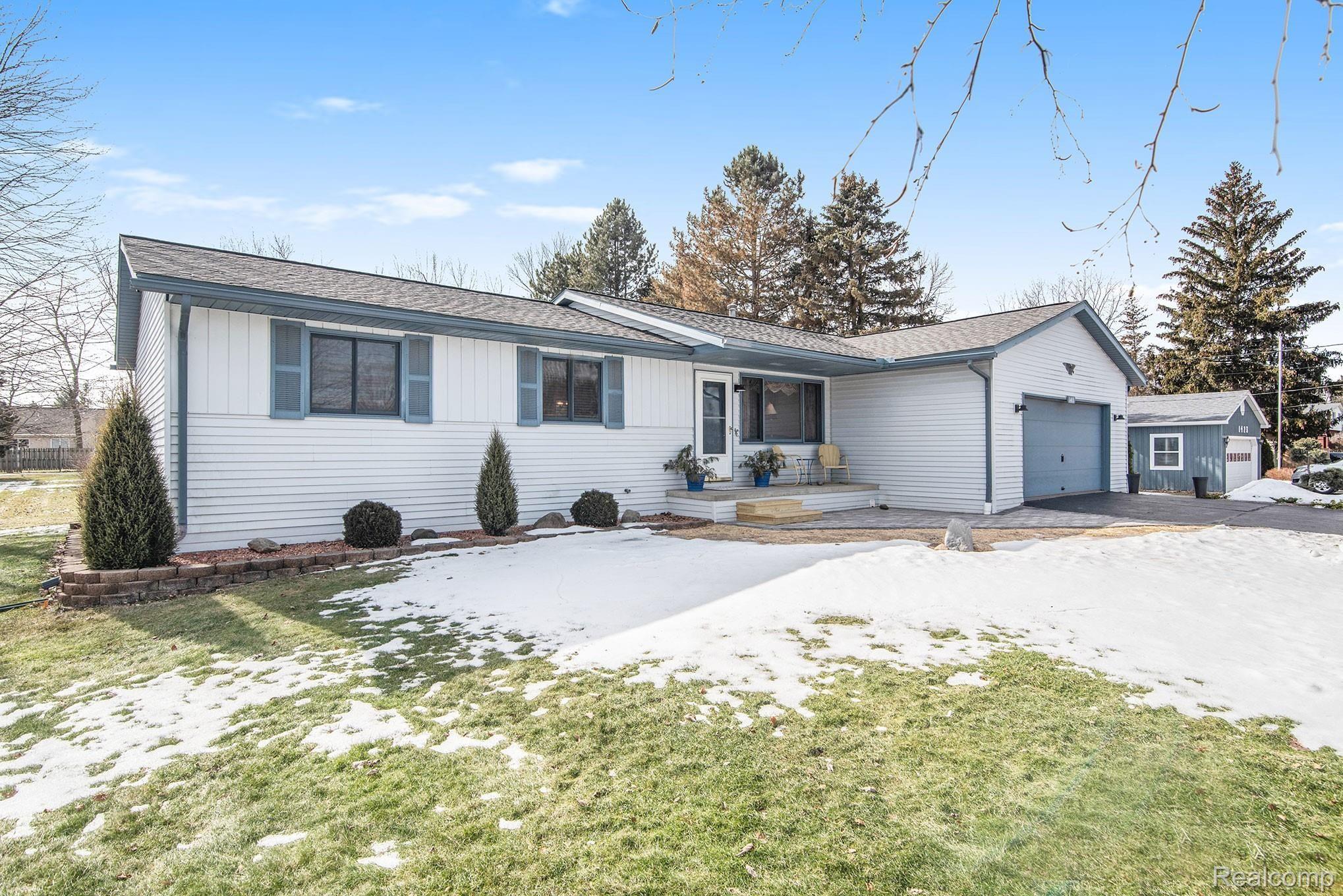 1411 North Long Lake Road Fenton, MI 48430 - Photo 5 of 44 DSC_6411.jpg