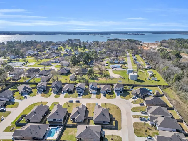 $300,000 | 13417 South Summerchase Circle, Willis, TX 77318