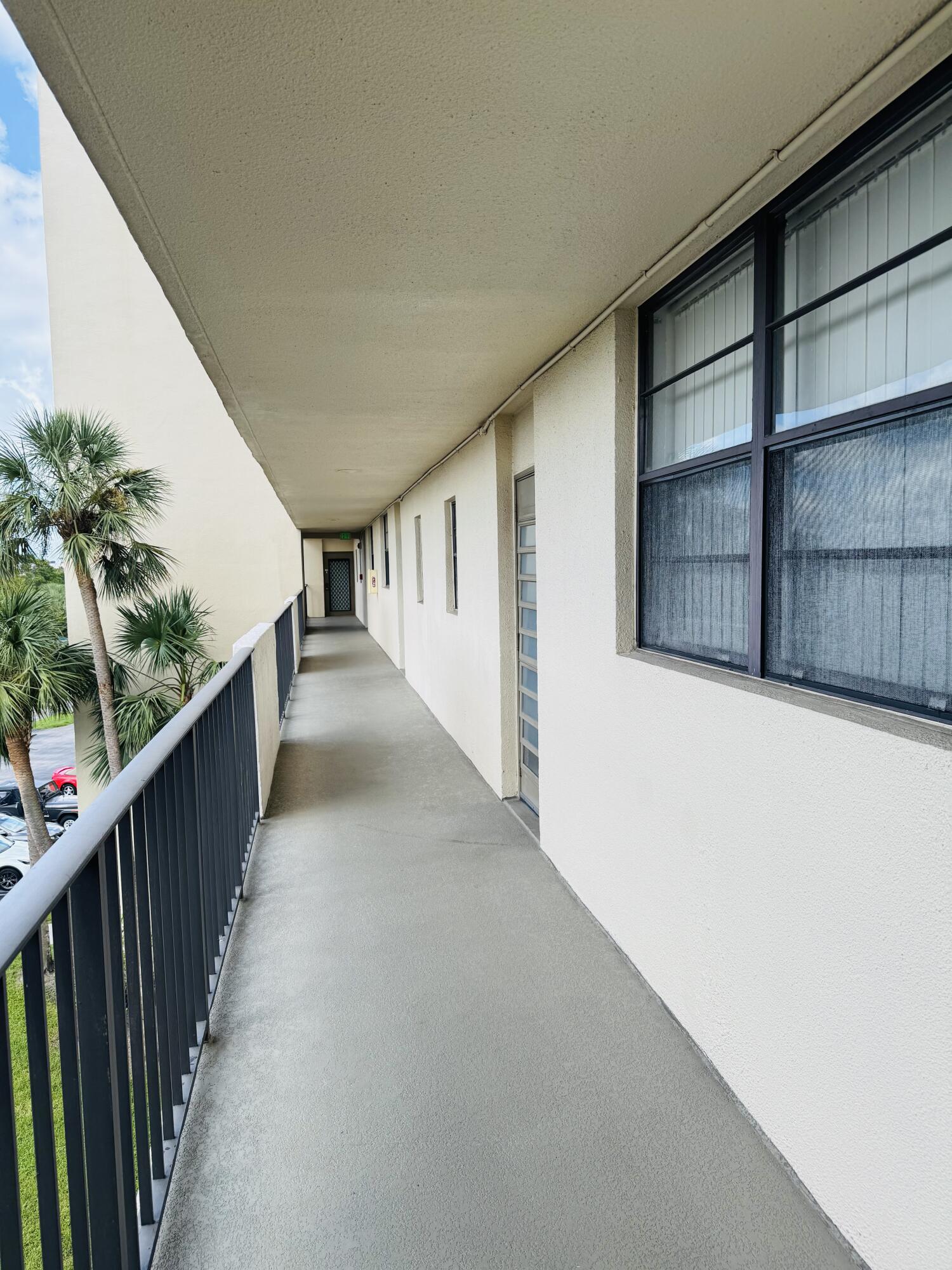 2430 DC Country Club Boulevard, Unit 4072 Deerfield Beach, FL 33442 - Photo 5 of 28 a view of a stairs and an empty room