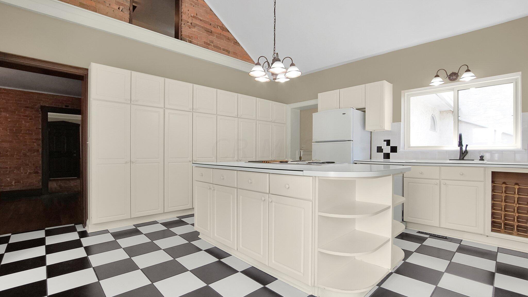 8069 Flint Road Columbus, OH 43235 - Photo 31 of 75 Kitchen