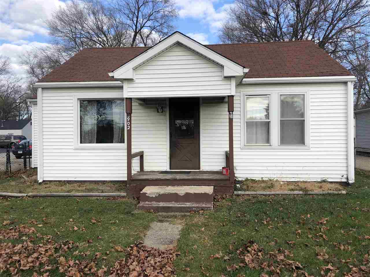 a view of a house with yard