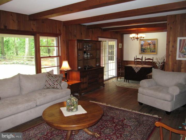 707 Middle Road Perkasie, PA 18944 - Photo 2 of 22 Living Room