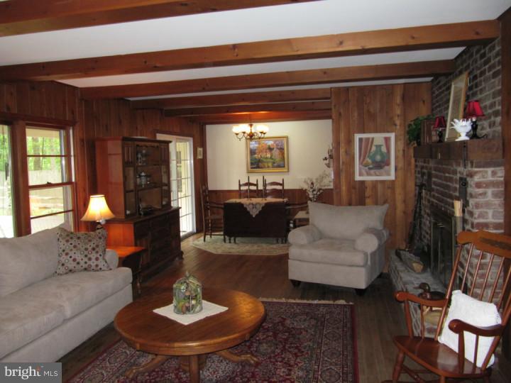 707 Middle Road Perkasie, PA 18944 - Photo 3 of 22 Living Room