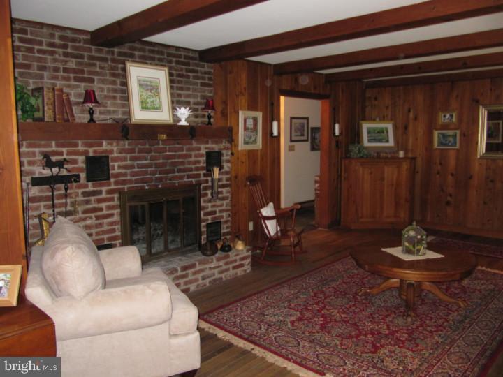 707 Middle Road Perkasie, PA 18944 - Photo 6 of 22 Living Room