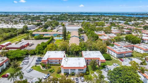 $114,000 | 2600 Southeast Ocean Boulevard, Unit W5, Stuart, FL 34996