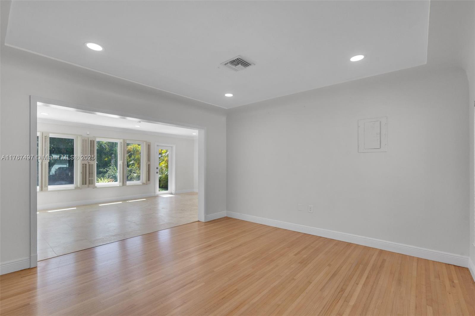 5736 Southwest 31st Street Miami, FL 33155 - Photo 4 of 32