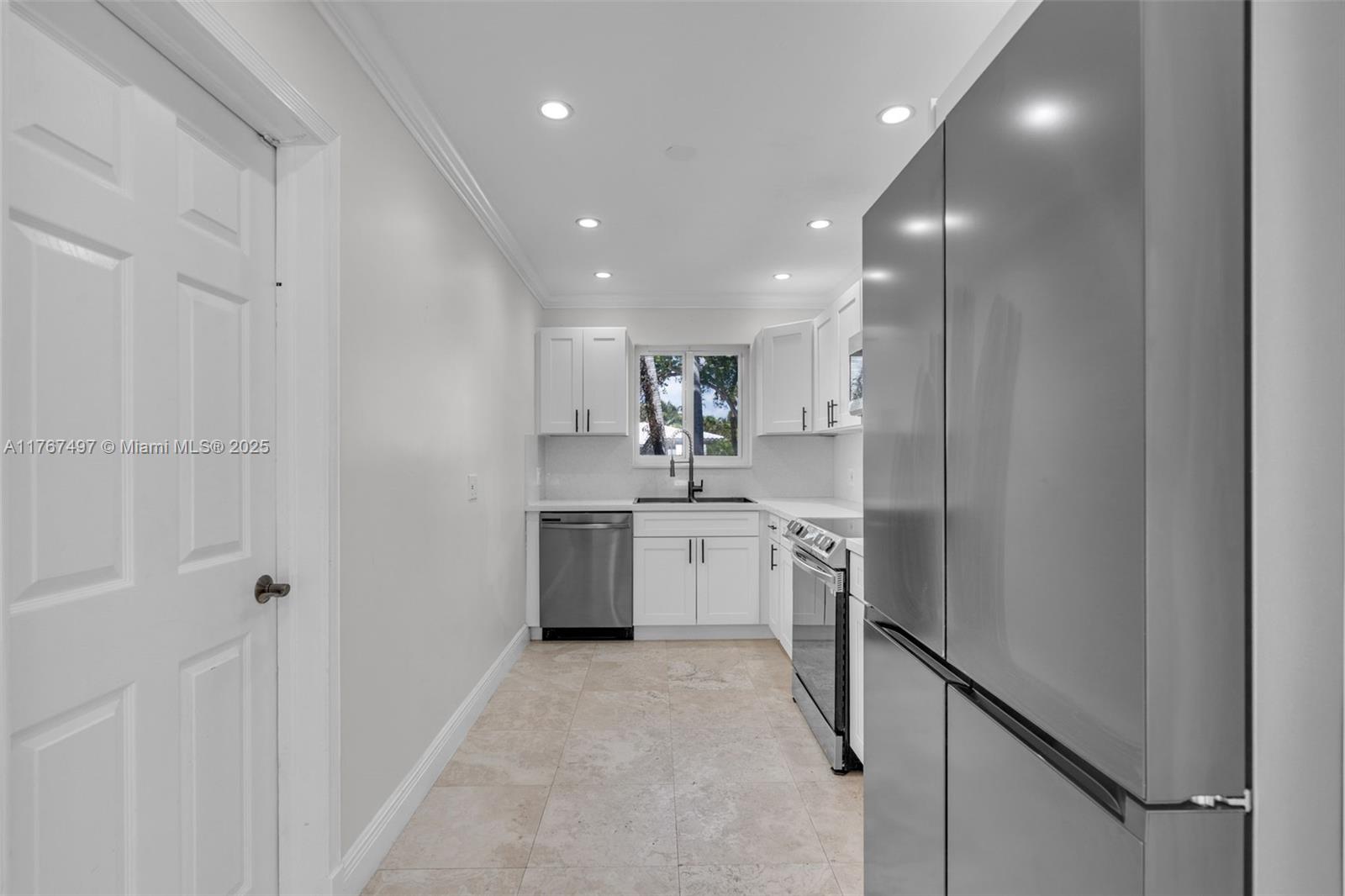 5736 Southwest 31st Street Miami, FL 33155 - Photo 8 of 32