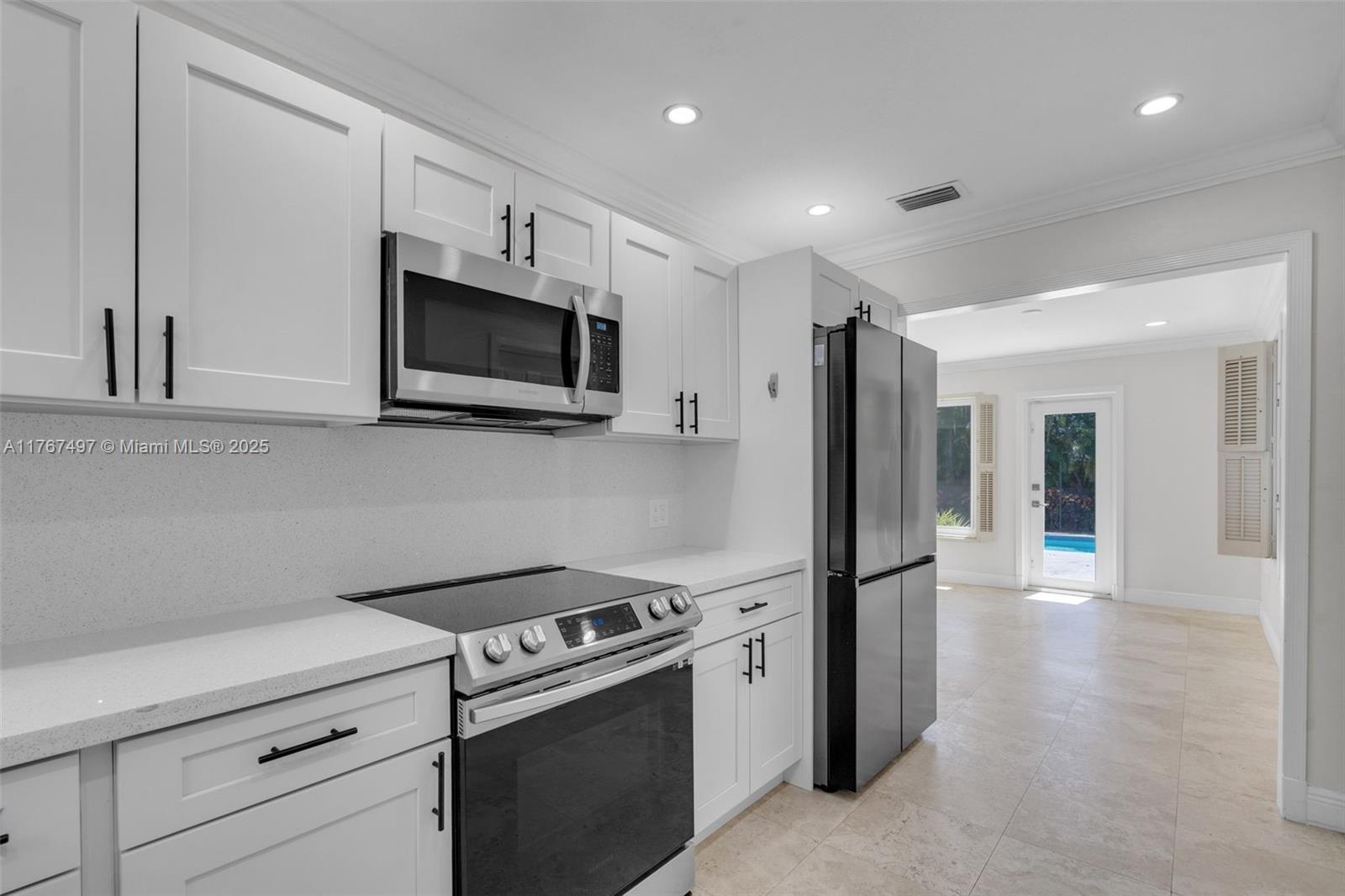 5736 Southwest 31st Street Miami, FL 33155 - Photo 10 of 32