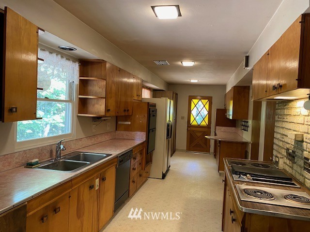 230 Frank Smith Road Toutle, WA 98649 - Photo 8 of 19 a kitchen with stainless steel appliances sink stove refrigerator and cabinets