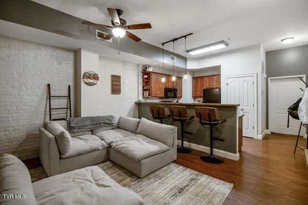 $224,900 | 116 Tipton Street, Unit 406, Johnson City, TN 37604