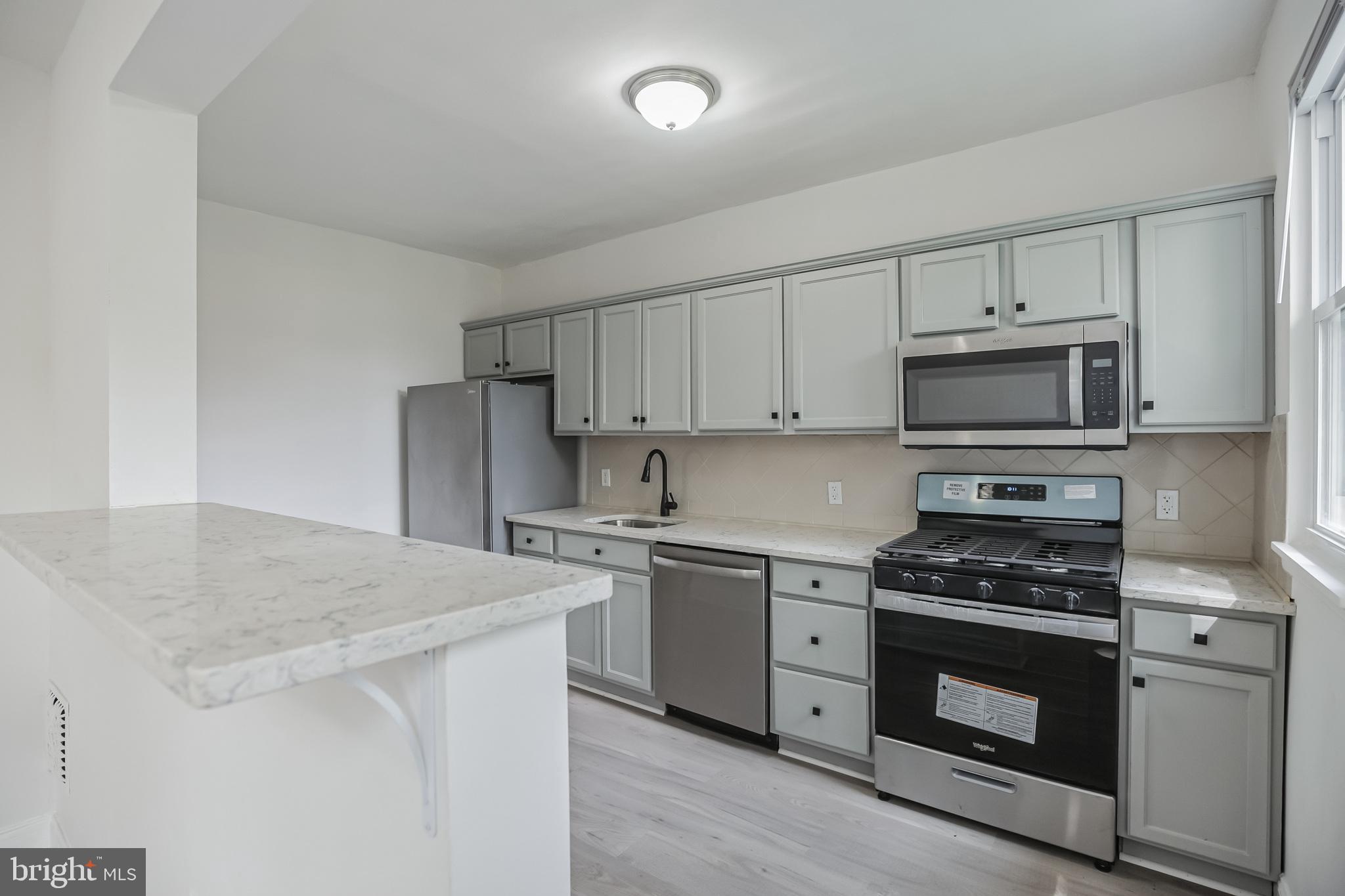 6 Maple Street Marcus Hook, PA 19061 - Photo 13 of 30