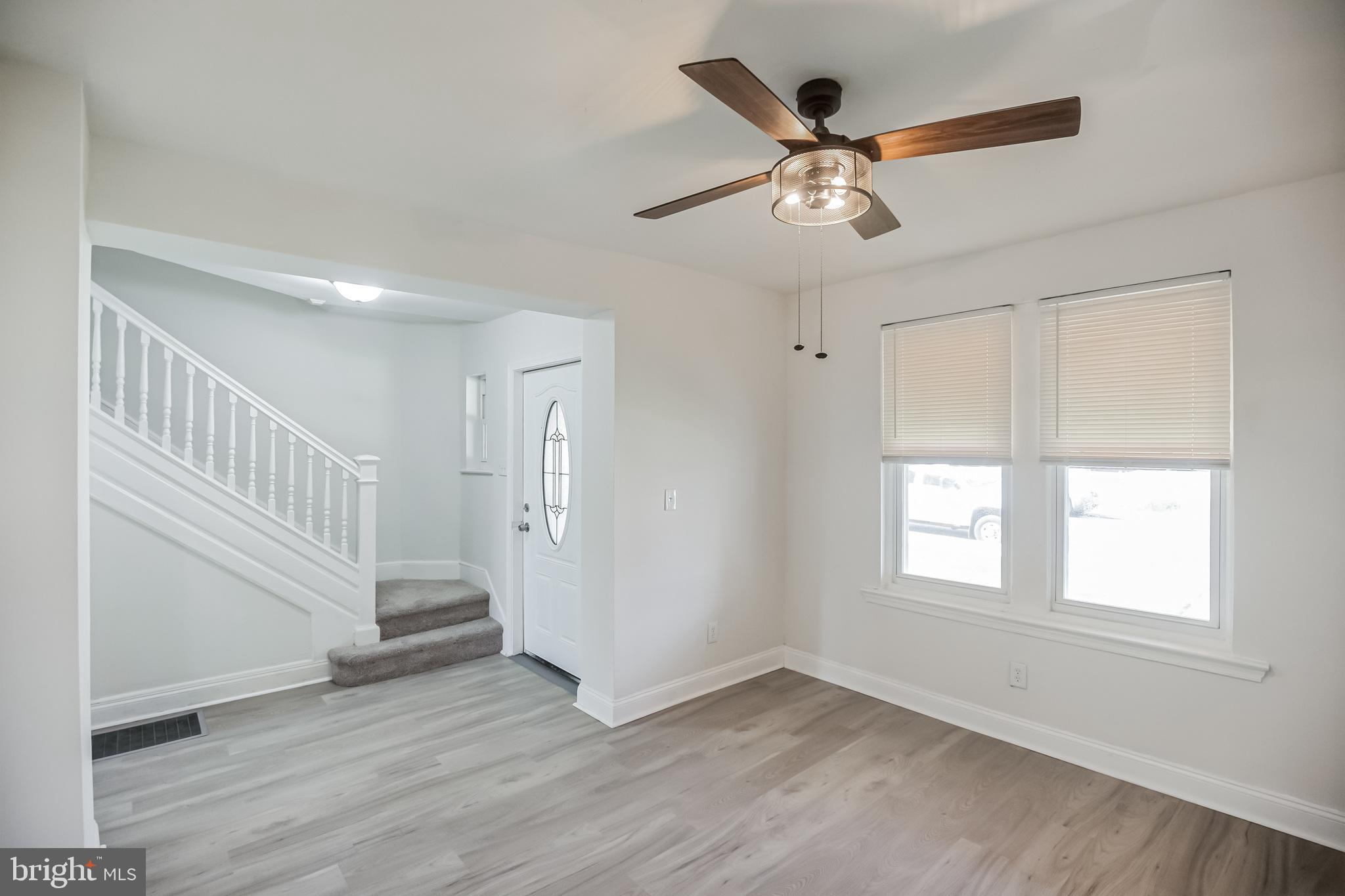 6 Maple Street Marcus Hook, PA 19061 - Photo 4 of 30 Great Livingroom, tons of natural light