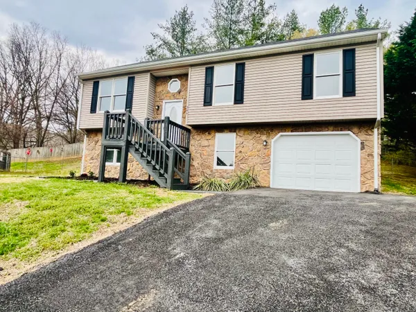 $324,900 | 344 Elm Street, Vinton, VA 24179