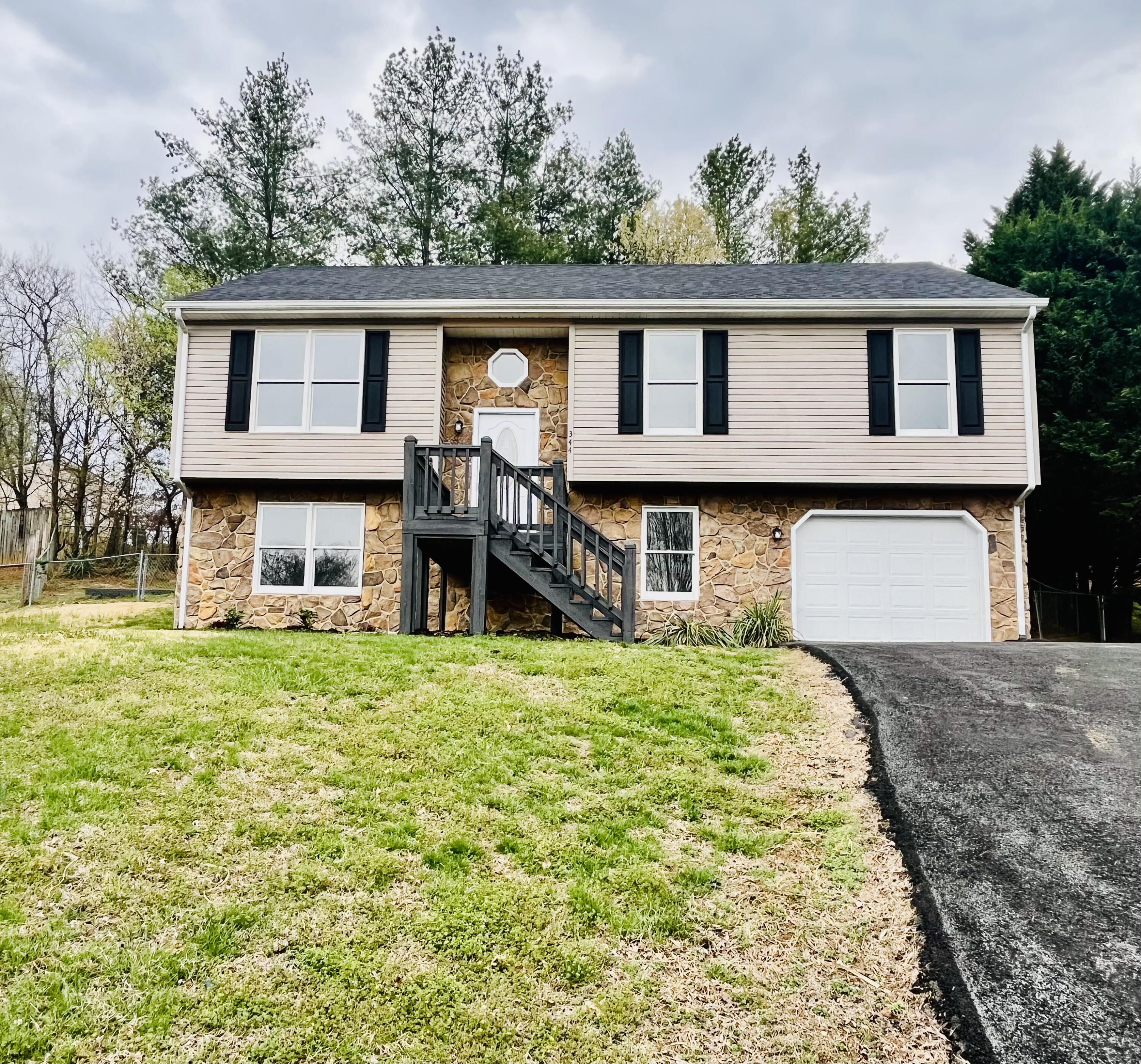 344 Elm Street Vinton, VA 24179 - Photo 2 of 24 IMG_6657