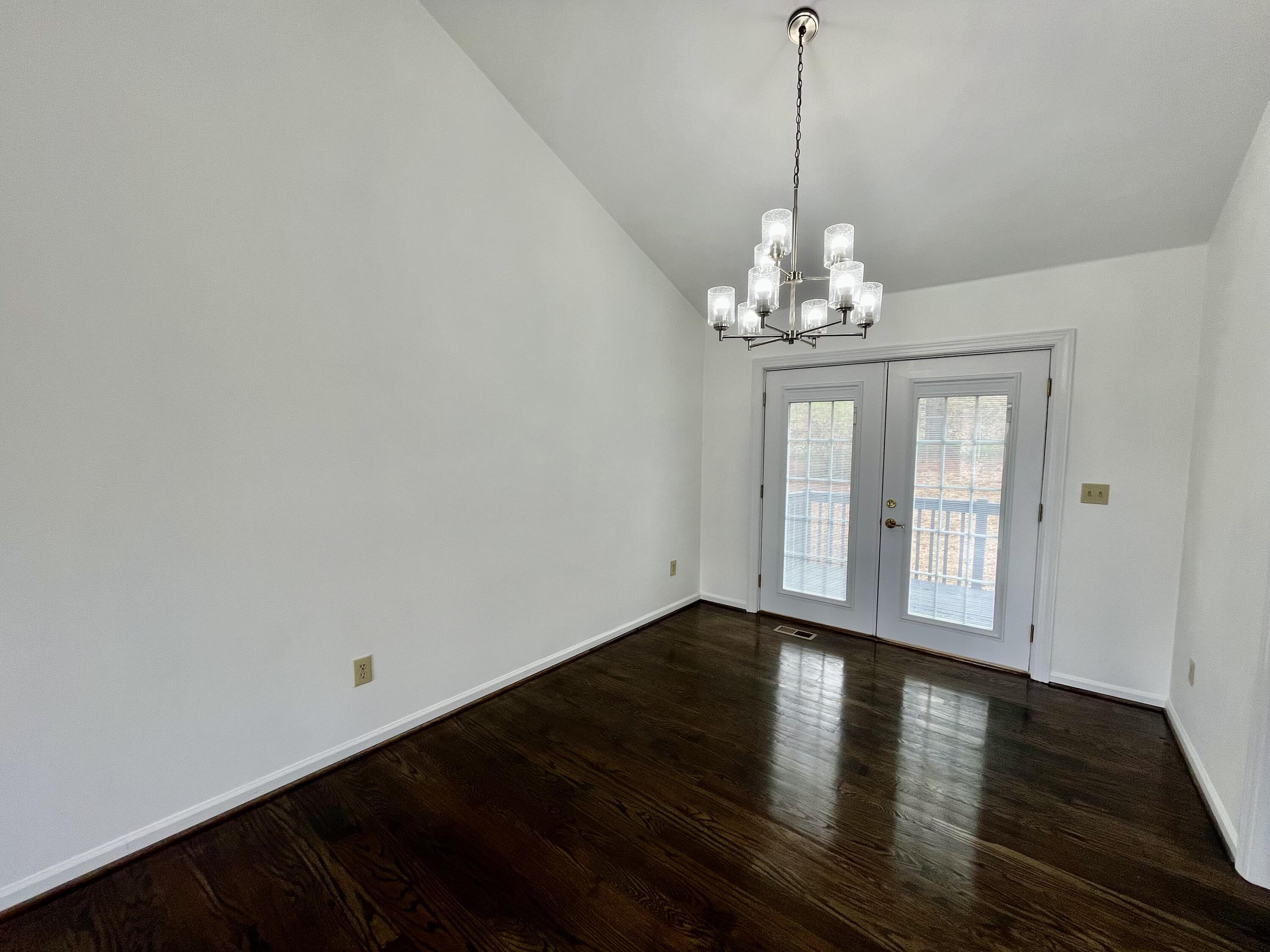 344 Elm Street Vinton, VA 24179 - Photo 4 of 24 IMG_6660