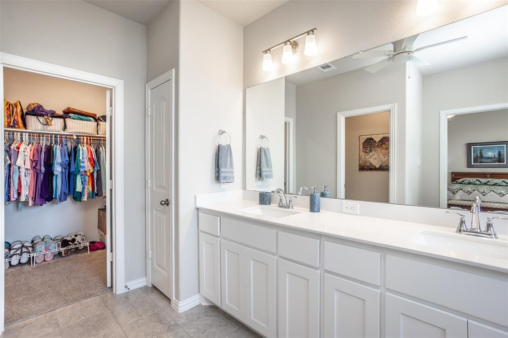 622 Juneau Street Gainesville, TX 76240 - Photo 32 of 39 a bathroom with a double vanity sink and a mirror