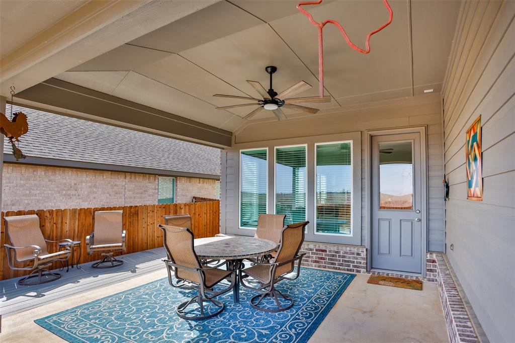 622 Juneau Street Gainesville, TX 76240 - Photo 4 of 39 a view of a dining room with furniture window and wooden floor