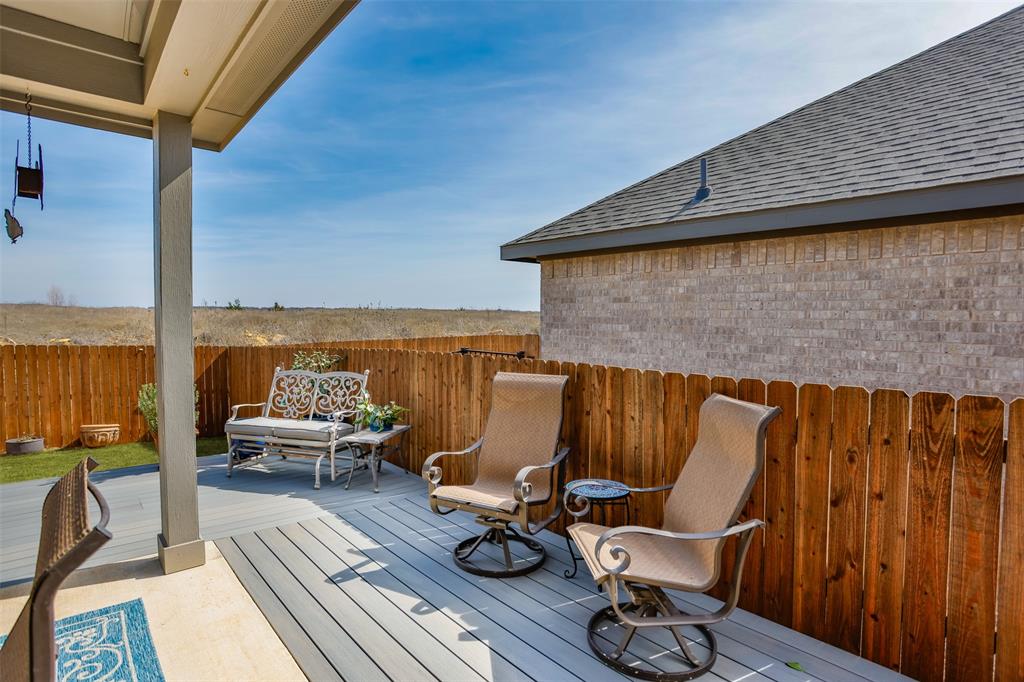 622 Juneau Street Gainesville, TX 76240 - Photo 5 of 39 a balcony with wooden floor and outdoor seating
