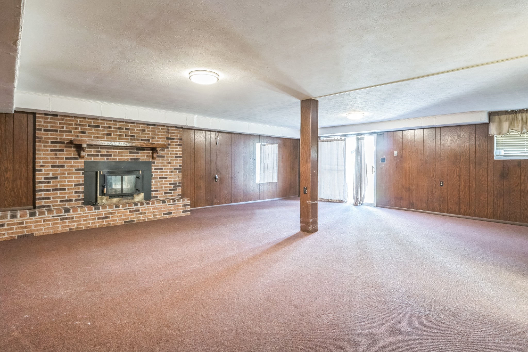 101 Locust Lane Oak Ridge, TN 37830 - Photo 24 of 33 a view of empty room with fireplace and window