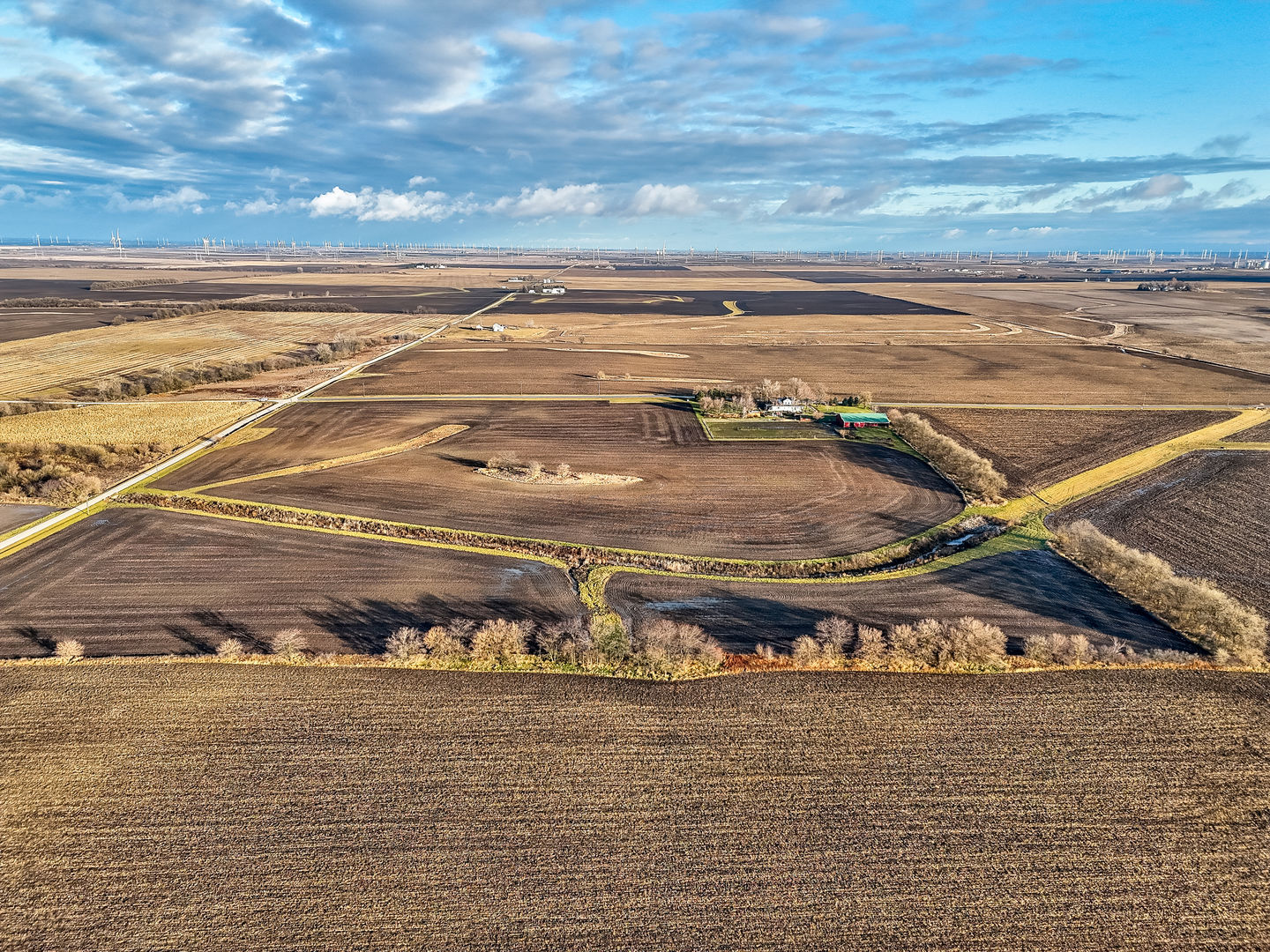 14202 East 3000 N Road Blackstone, IL 61313 - Photo 8 of 24 a view of a water with an oven