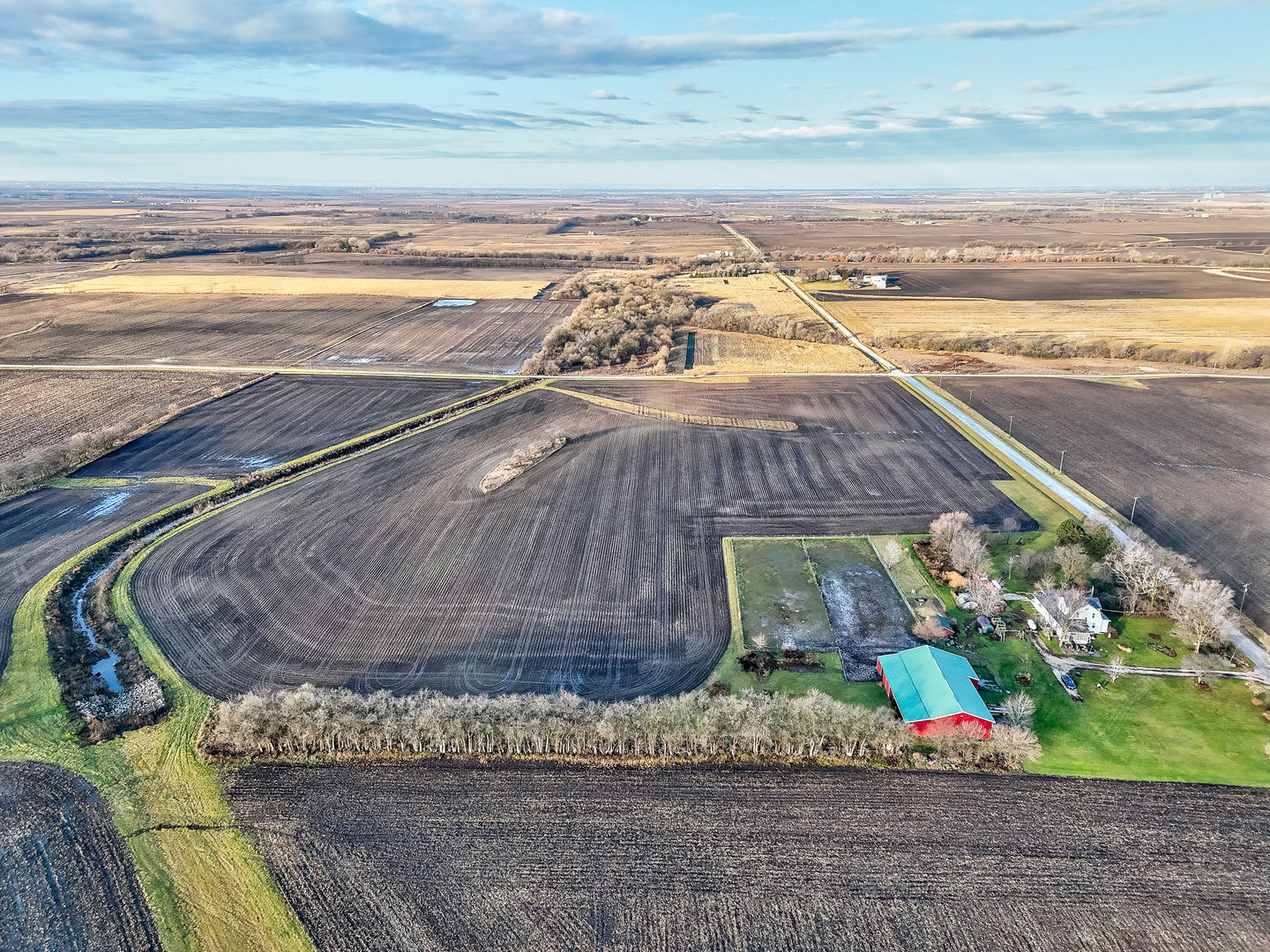 14202 East 3000 N Road Blackstone, IL 61313 - Photo 9 of 24 a view of a sky from a terrace