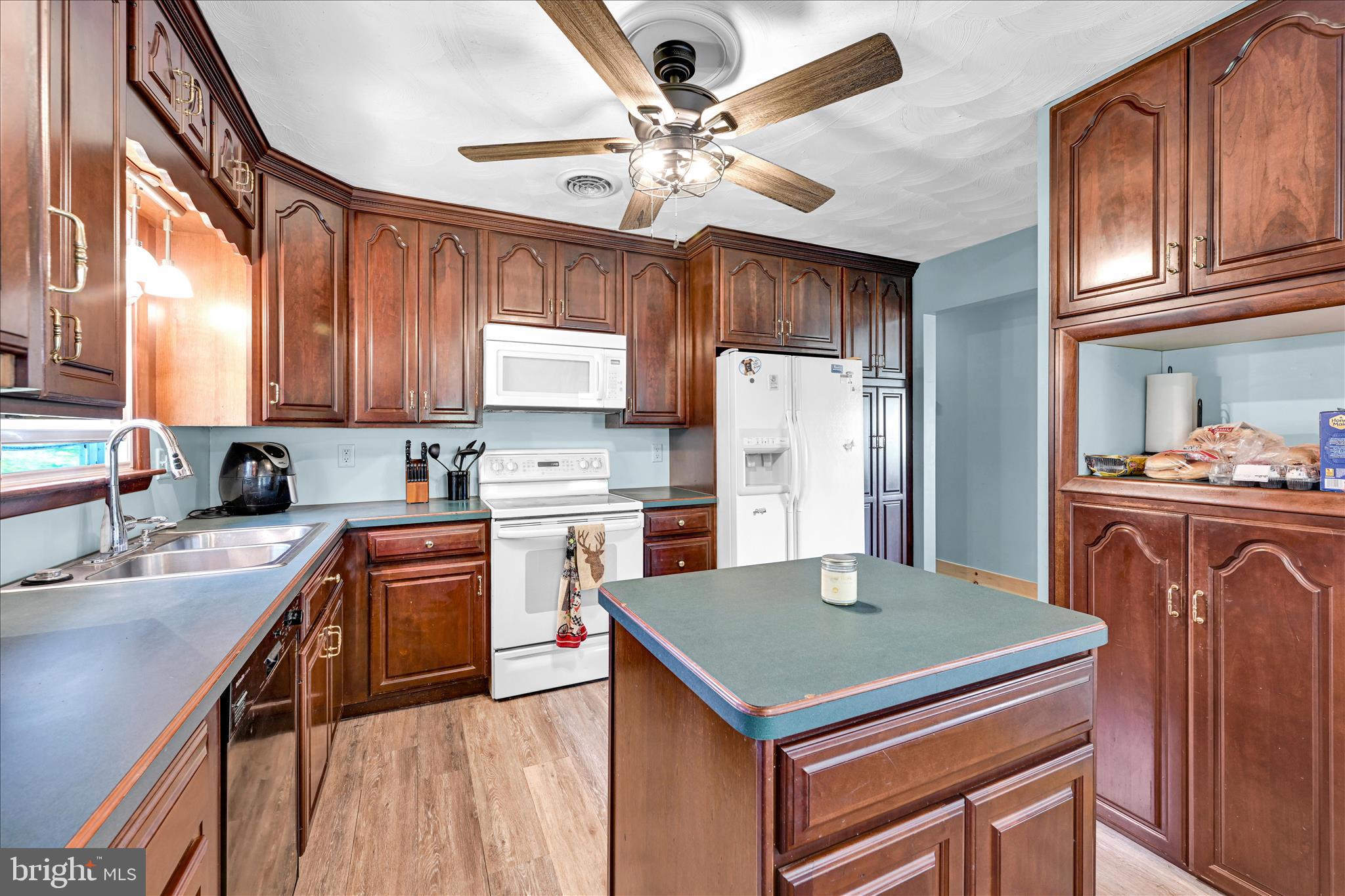 2145 Quarry Road Lebanon, PA 17046 - Photo 16 of 49 Kitchen