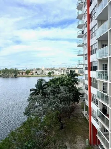 $1,800 | 1301 Northeast Miami Gardens Drive, Unit 502W, Miami, FL 33179