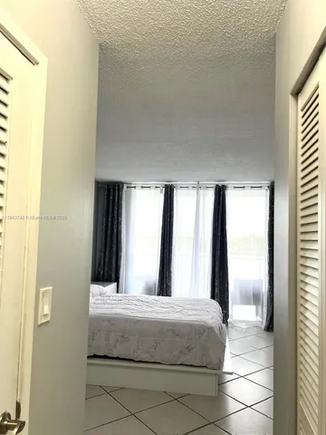 $1,800 | 1301 Northeast Miami Gardens Drive, Unit 502W, Miami, FL 33179