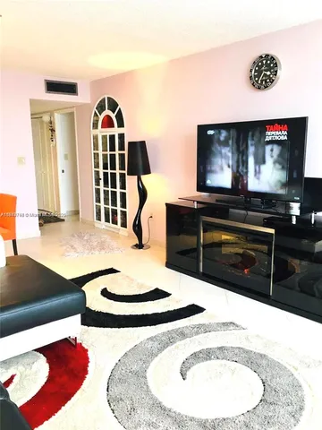 $1,800 | 1301 Northeast Miami Gardens Drive, Unit 502W, Miami, FL 33179