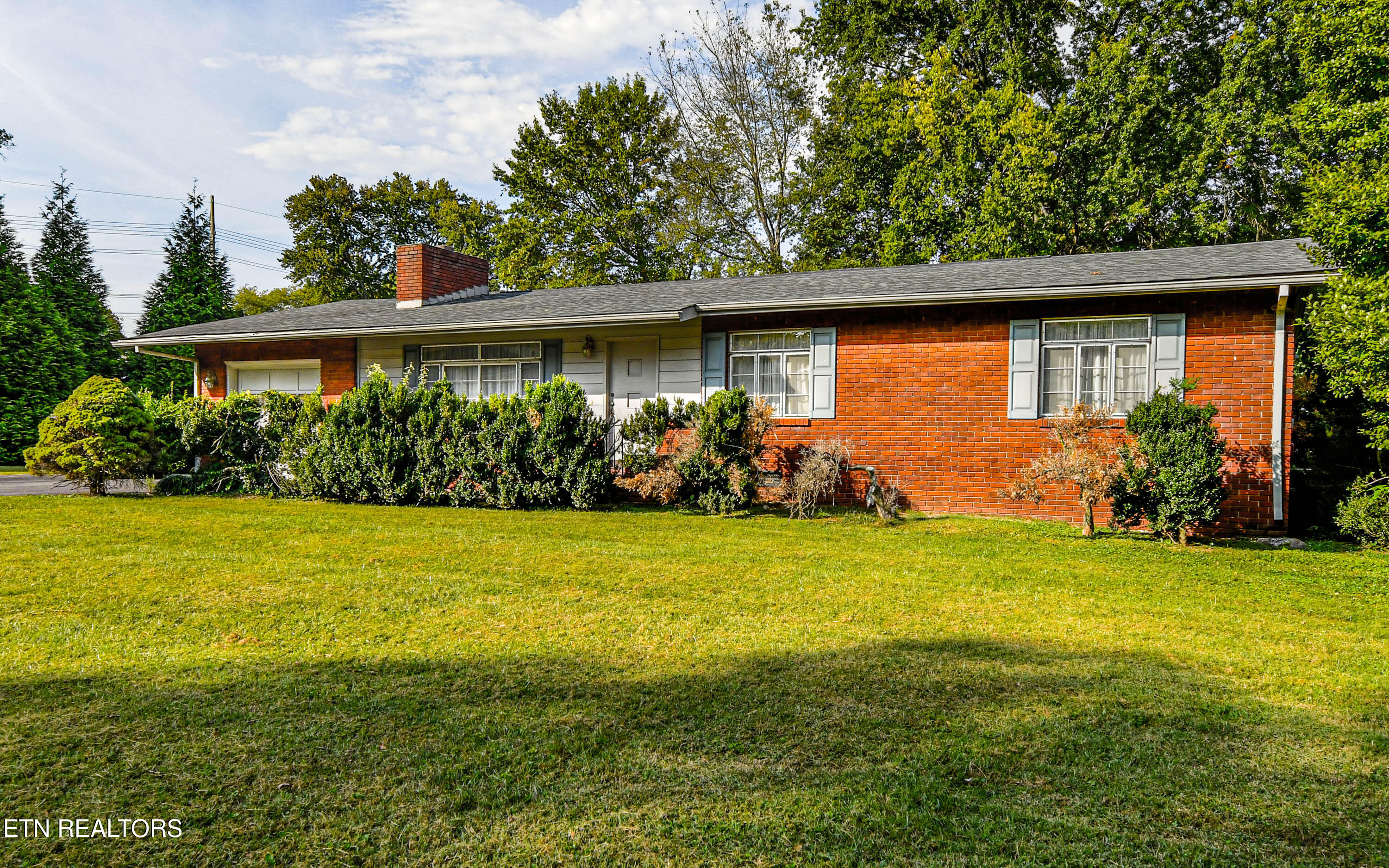 816 Whitehall Road Knoxville, TN 37909 - Photo 1 of 18 816 Whitehall-15