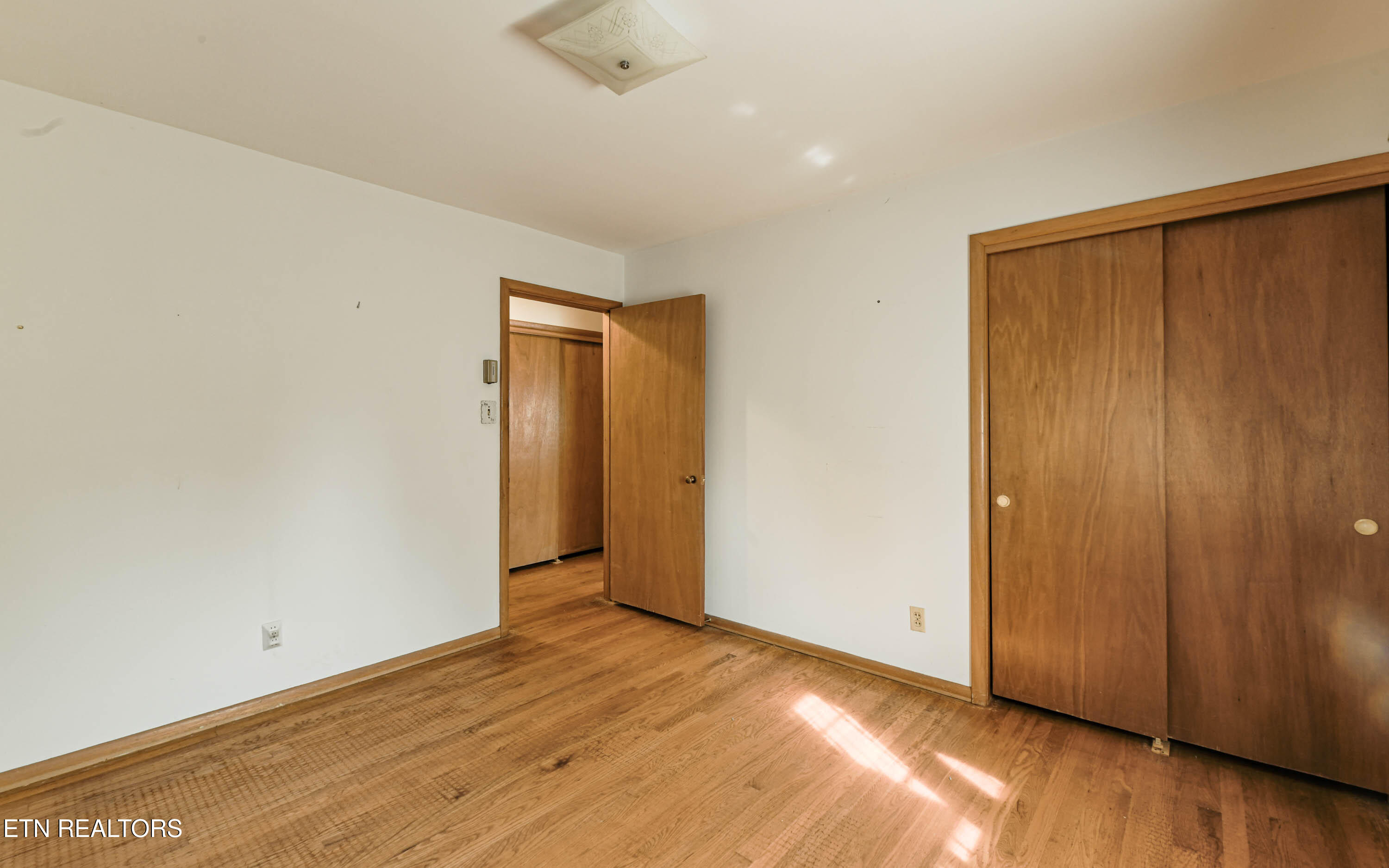 816 Whitehall Road Knoxville, TN 37909 - Photo 11 of 18 816 Whitehall-10