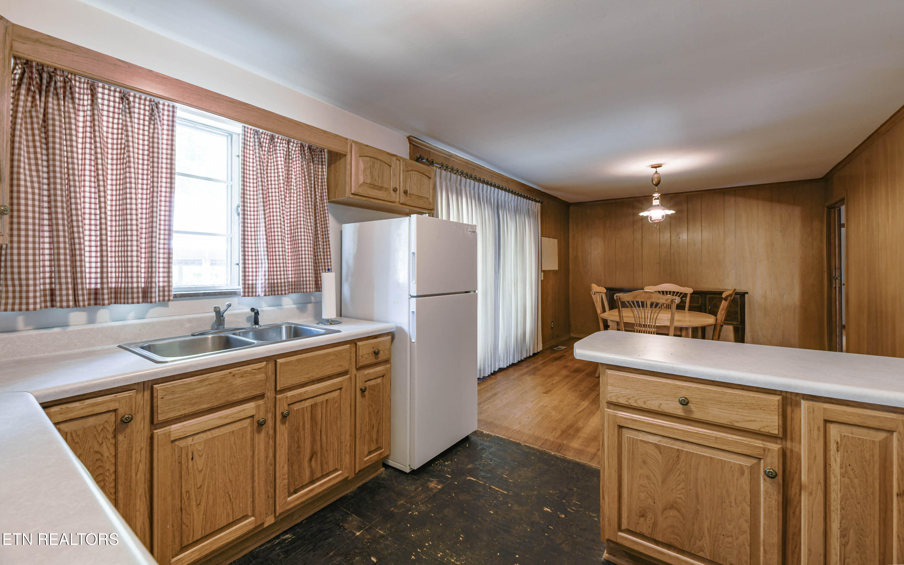 816 Whitehall Road Knoxville, TN 37909 - Photo 14 of 18 816 Whitehall-4